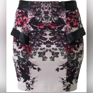 Beautiful skirt, knee length, flare hip, stretch, pu leather, zipper closure